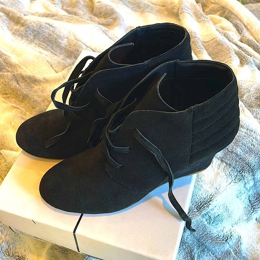 Dolce Vita Black Suede Wedge Bootie Size 8.5
